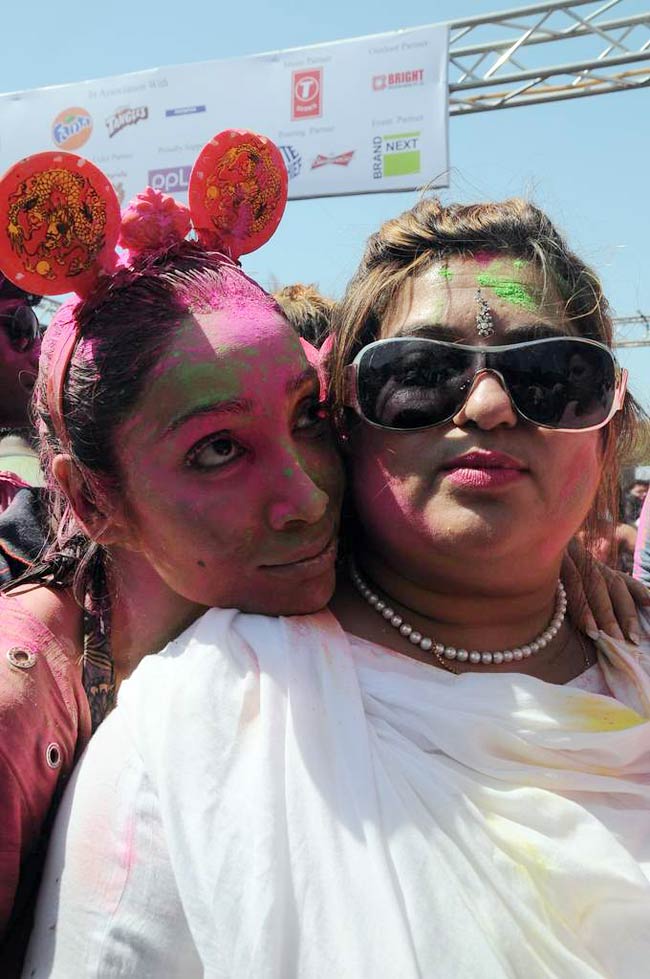 ज़ूम की होली पार्टी में सितारों की धूम । सितारों की मस्‍ती