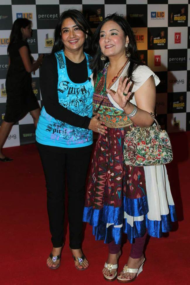 मिर्ची अवार्ड 2012 में ग्लैमर का तड़का | राखी सावंत के ढेरों रूप