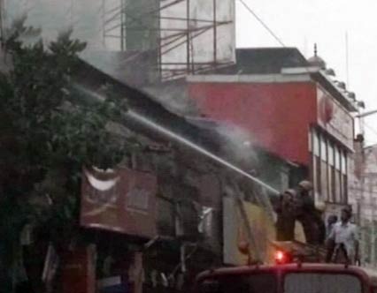 कोलकाता के बाजार में लगी आग, कई दुकानें स्‍वाहा
