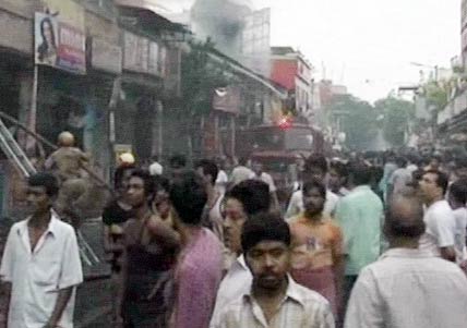 कोलकाता के बाजार में लगी आग, कई दुकानें स्‍वाहा