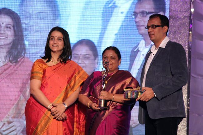'डर्टी' विद्या को किया गया सम्‍मानित | विद्या की अदायें