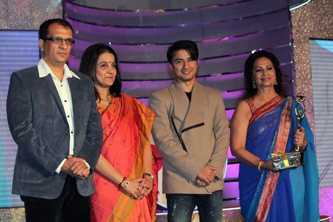 'डर्टी' विद्या को किया गया सम्‍मानित | विद्या की अदायें