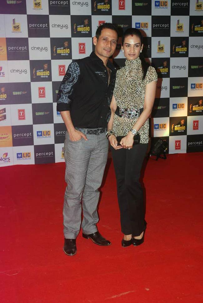 मिर्ची अवार्ड 2012 में ग्लैमर का तड़का | राखी सावंत के ढेरों रूप