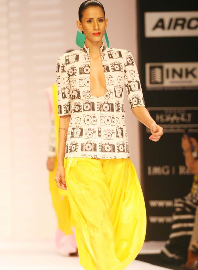 लक्‍मे फैशन वीक के पहले दिन की झलकियां...