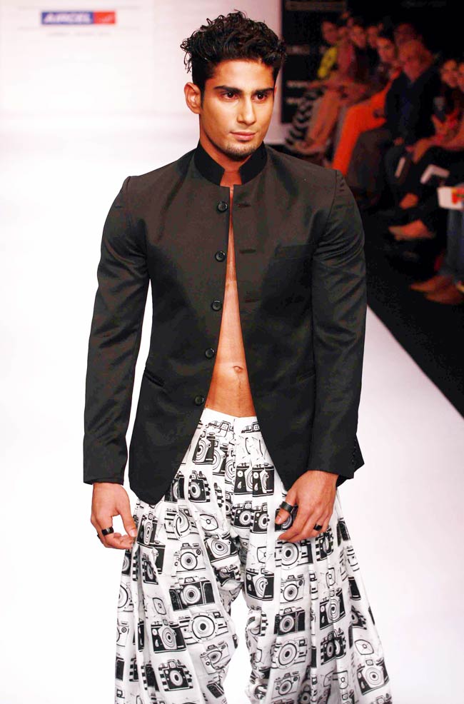 लक्‍मे फैशन वीक के पहले दिन की झलकियां...