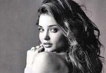 बिकनी में जलवे बिखेरती हसीनाएं | कैलेंडर के मॉडल