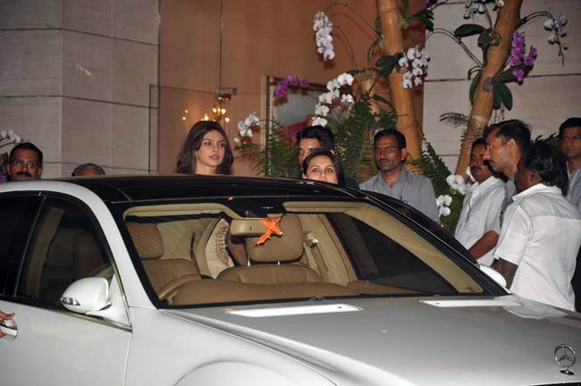 महाशतक के बाद सचिन का 'महास्वागत' | मास्टर का महाशतक