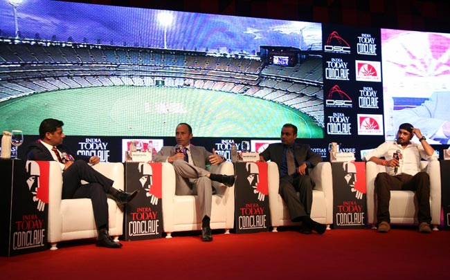 16 मार्च 2012: तस्‍वीरों में देखें दिनभर की बड़ी खबरें  | पढ़ें