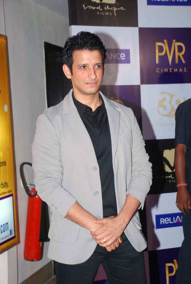 फिल्‍म 'परिंदा' की स्‍पेशल स्‍क्रीनिंग |  सितारों की मस्‍ती