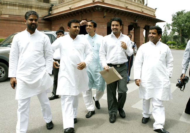 अखिलेश यादव की अनदेखी तस्‍वीरें | युवराजों की जंग