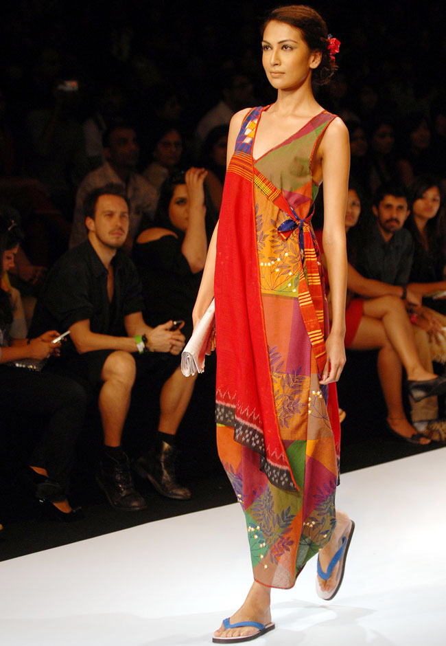 लक्‍मे फैशन वीक के तीसरे दिन की झलकियां...| फैशन वीक: Day 2