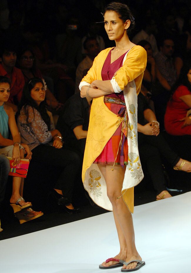 लक्‍मे फैशन वीक के तीसरे दिन की झलकियां...| फैशन वीक: Day 2