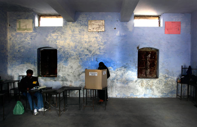 यूपी चुनाव: सातवें और अंतिम चरण के मतदान की तस्‍वीरें