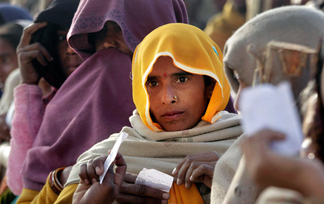 यूपी चुनाव: सातवें और अंतिम चरण के मतदान की तस्‍वीरें