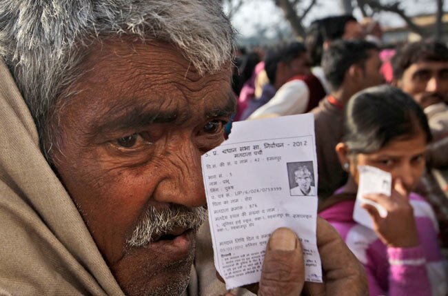 यूपी चुनाव: सातवें और अंतिम चरण के मतदान की तस्‍वीरें