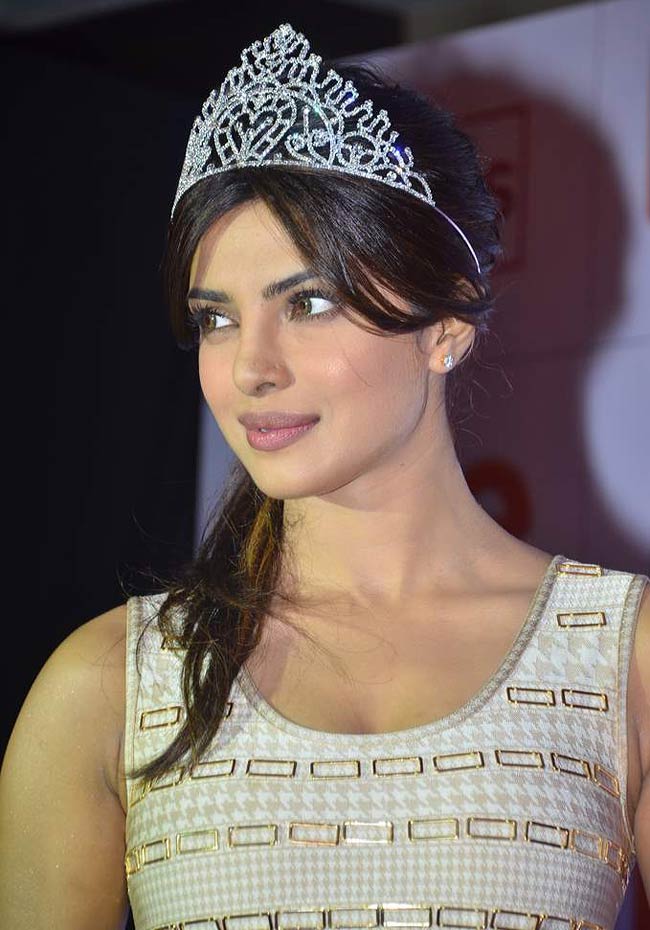 प्रियंका चोपड़ा से हो गया Oooopss... | प्रियंका की अदा