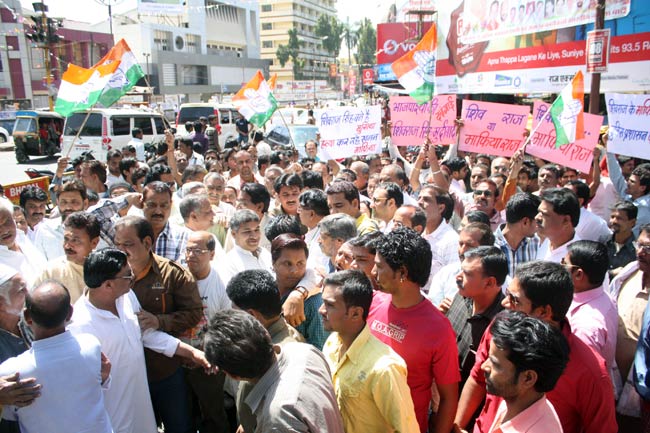 भोपालः आईपीएस की हत्या को लेकर कांग्रेस का प्रदर्शन