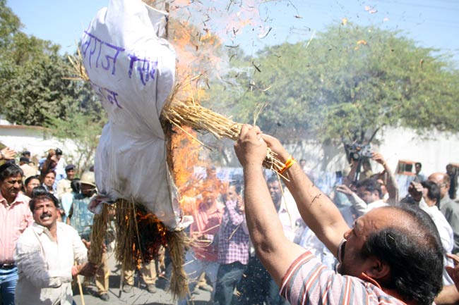 भोपालः आईपीएस की हत्या को लेकर कांग्रेस का प्रदर्शन