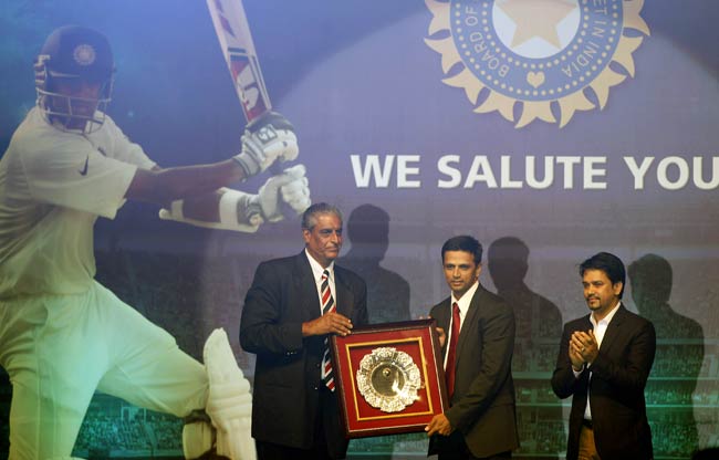 राहुल द्रविड़ को साथियों का 'सलाम' | अनदेखी तस्वीरें