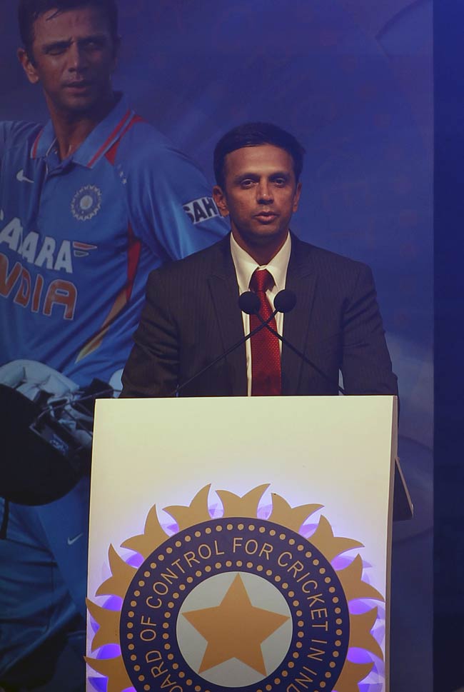 राहुल द्रविड़ को साथियों का 'सलाम' | अनदेखी तस्वीरें