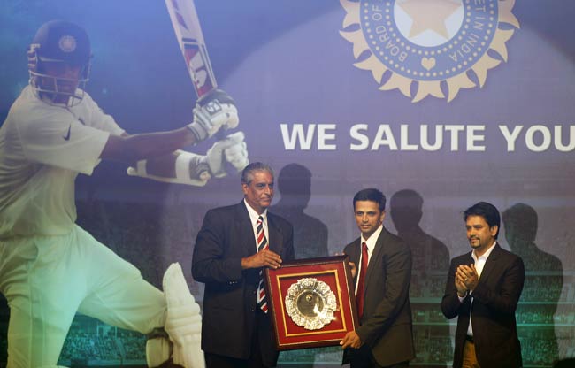 राहुल द्रविड़ को साथियों का 'सलाम' | अनदेखी तस्वीरें