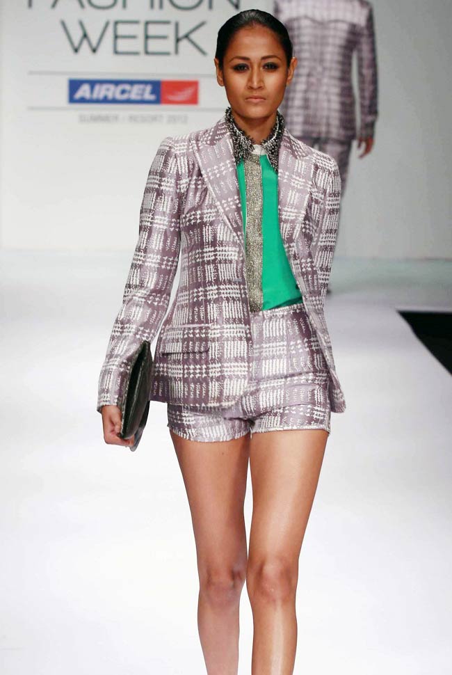 लक्‍मे फैशन वीक के पहले दिन की झलकियां...