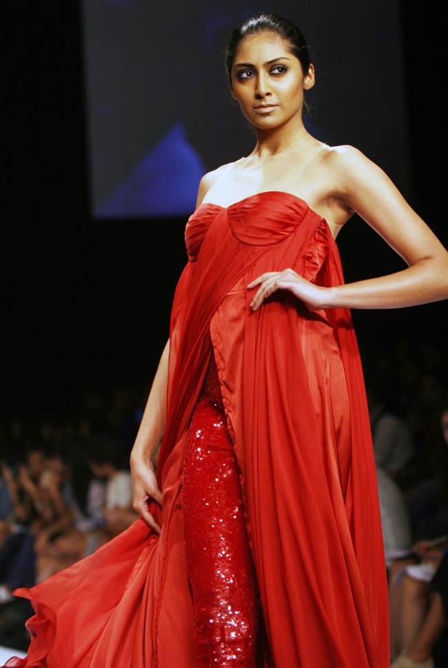 लक्‍मे फैशन वीक के पहले दिन की झलकियां...