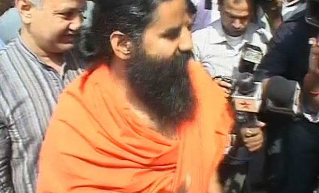 बाबा रामदेव से मिलने हरिद्वार पहुंचे अन्‍ना हजारे