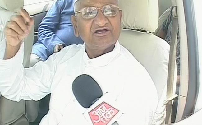 बाबा रामदेव से मिलने हरिद्वार पहुंचे अन्‍ना हजारे