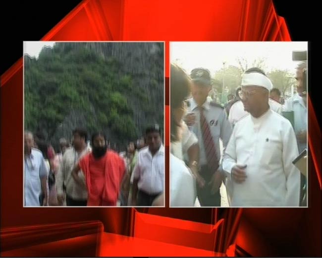 बाबा रामदेव से मिलने हरिद्वार पहुंचे अन्‍ना हजारे