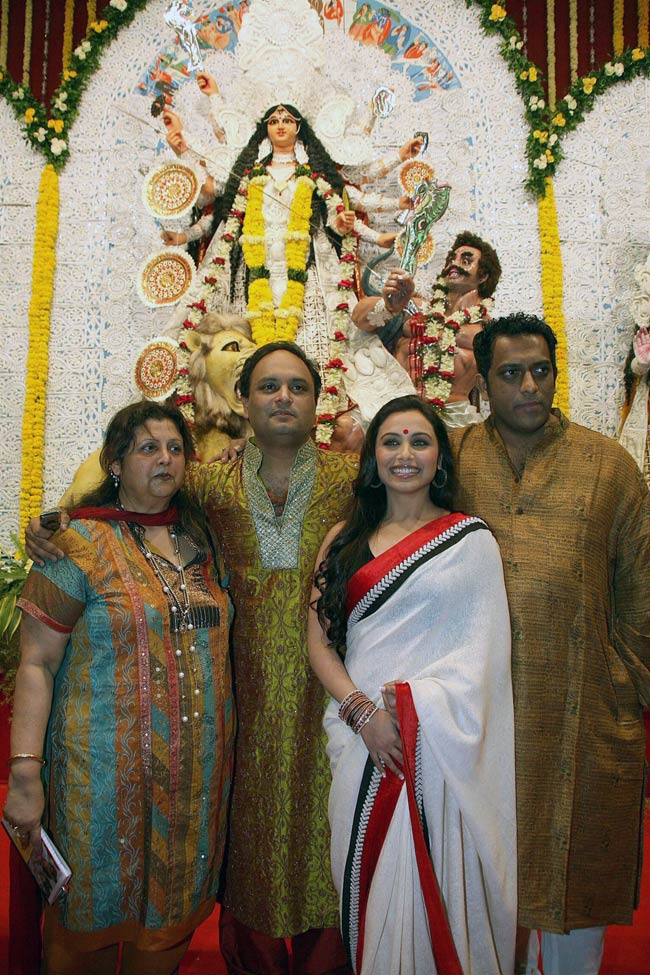 रानी के घर आई आदी की बारात: अनदेखी तस्‍वीरें