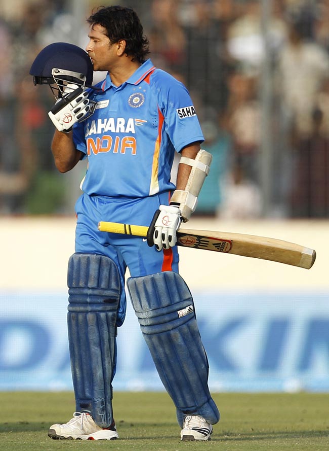 सचिन के महाशतक पर झूमा पूरा देश | मास्टर का महाशतक