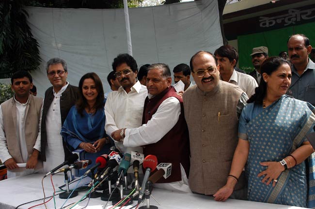 अखिलेश यादव की अनदेखी तस्‍वीरें | युवराजों की जंग