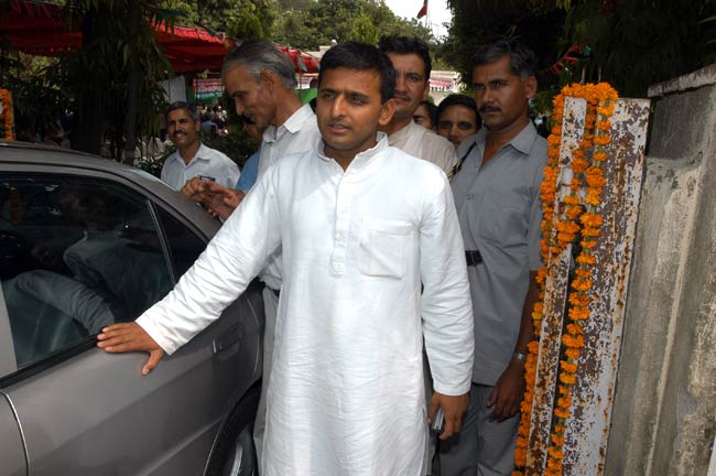 अखिलेश यादव की अनदेखी तस्‍वीरें | युवराजों की जंग