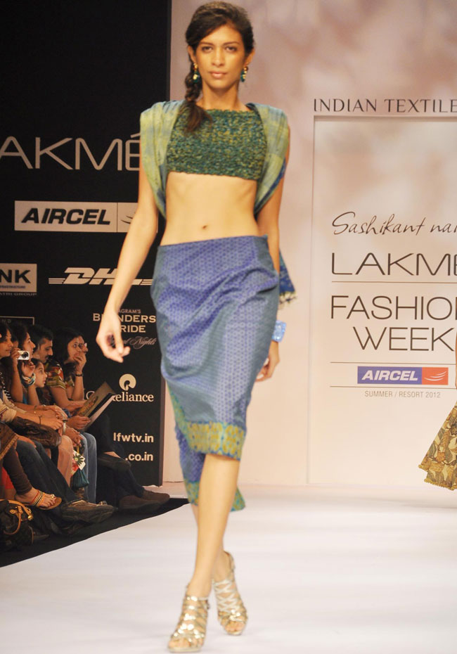 लक्‍मे फैशन वीक के तीसरे दिन की झलकियां...| फैशन वीक: Day 2