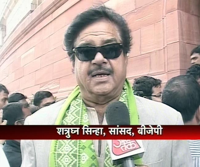 14 मार्च 2012: तस्‍वीरों में देखें दिनभर की बड़ी खबरें | पढ़ें