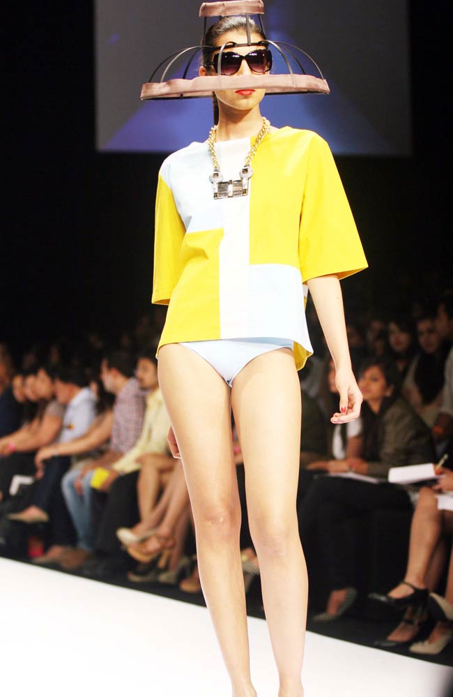 लक्‍मे फैशन वीक के पहले दिन की झलकियां...