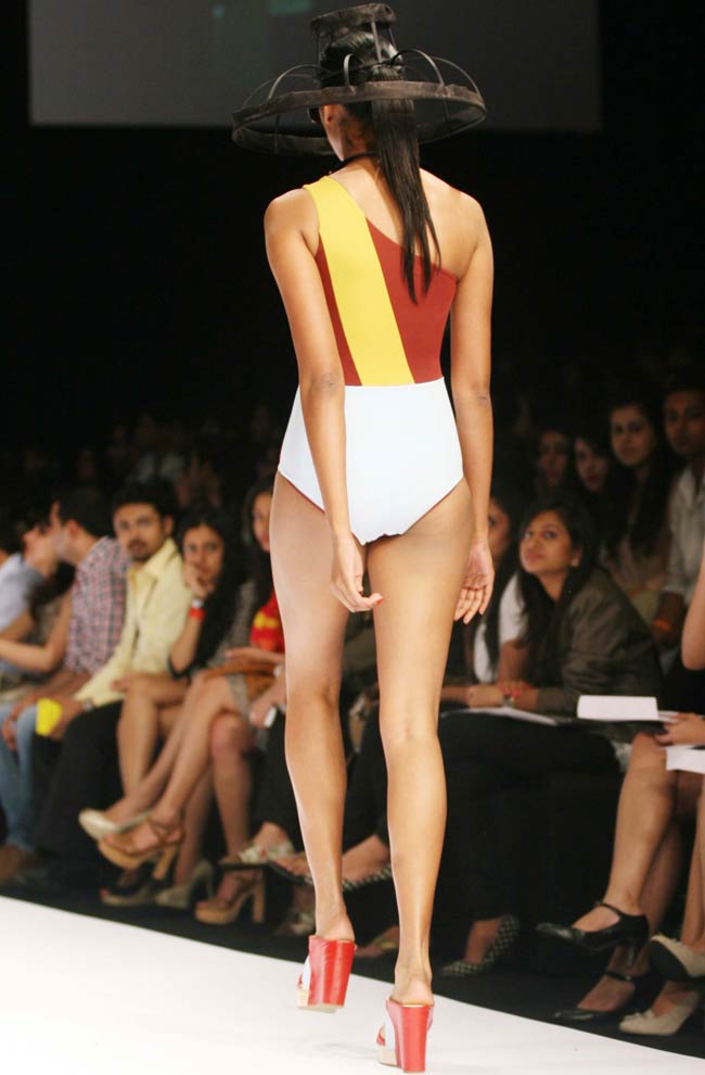 लक्‍मे फैशन वीक के पहले दिन की झलकियां...