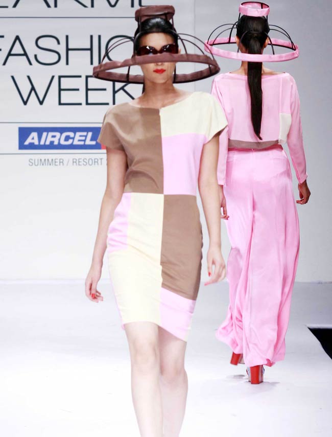 लक्‍मे फैशन वीक के पहले दिन की झलकियां...