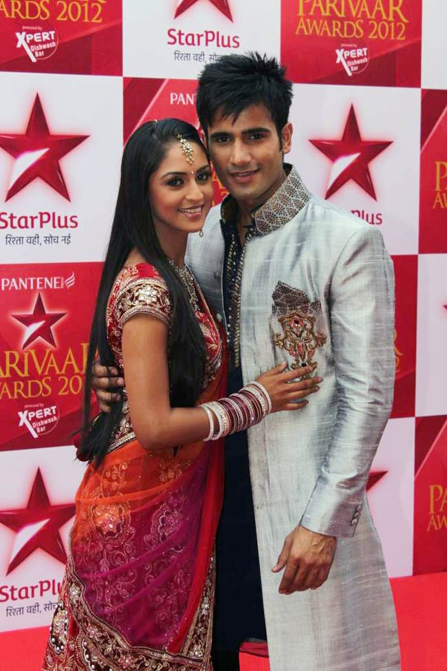 स्‍टार परिवार अवॉर्ड्स में बहुओं का जलवा | बोल्‍ड होती बालाएं