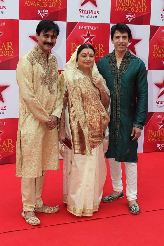 स्‍टार परिवार अवॉर्ड्स में बहुओं का जलवा | बोल्‍ड होती बालाएं