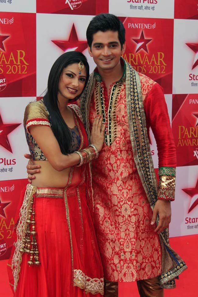 स्‍टार परिवार अवॉर्ड्स में बहुओं का जलवा | बोल्‍ड होती बालाएं