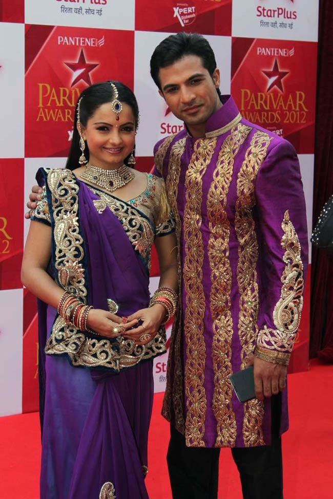 स्‍टार परिवार अवॉर्ड्स में बहुओं का जलवा | बोल्‍ड होती बालाएं