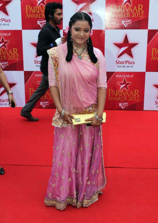 स्‍टार परिवार अवॉर्ड्स में बहुओं का जलवा | बोल्‍ड होती बालाएं