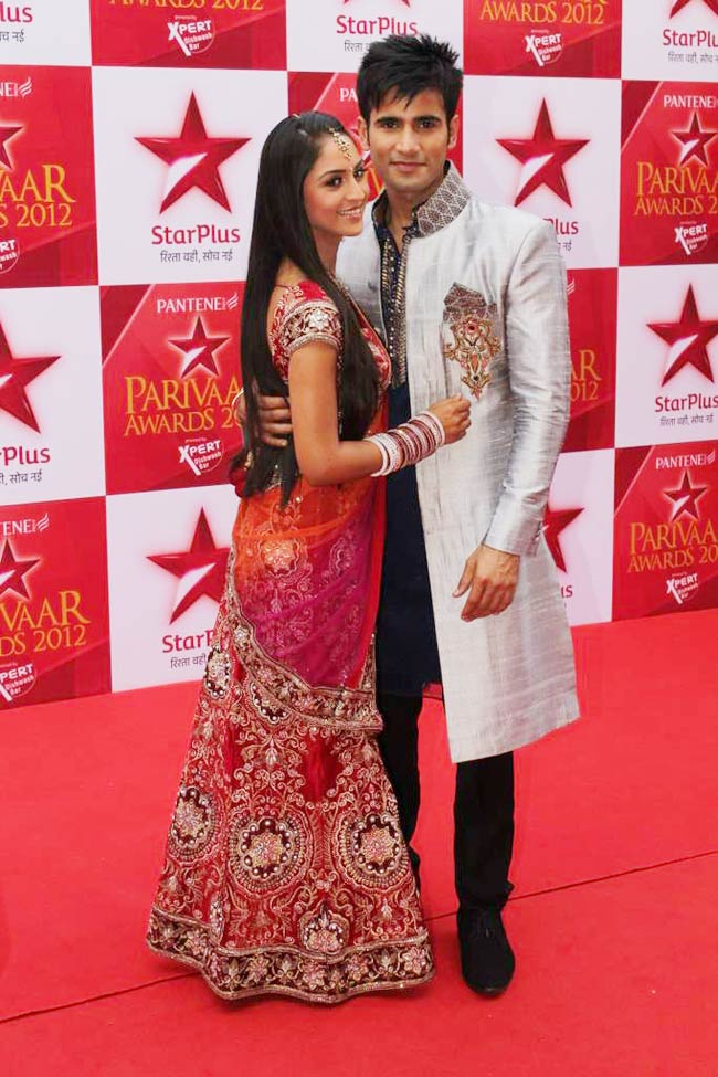 स्‍टार परिवार अवॉर्ड्स में बहुओं का जलवा | बोल्‍ड होती बालाएं