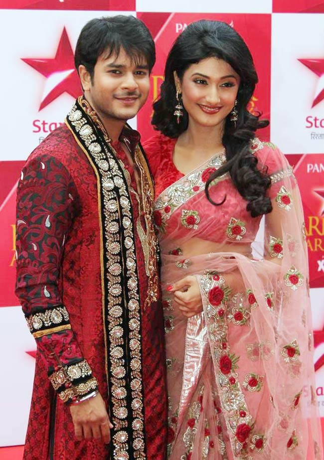 स्‍टार परिवार अवॉर्ड्स में बहुओं का जलवा | बोल्‍ड होती बालाएं