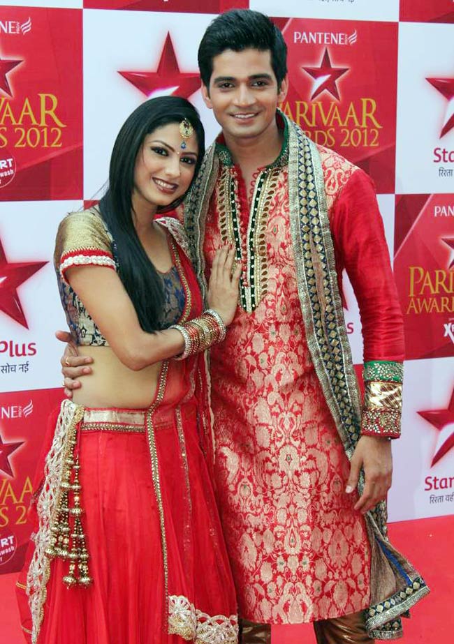 स्‍टार परिवार अवॉर्ड्स में बहुओं का जलवा | बोल्‍ड होती बालाएं