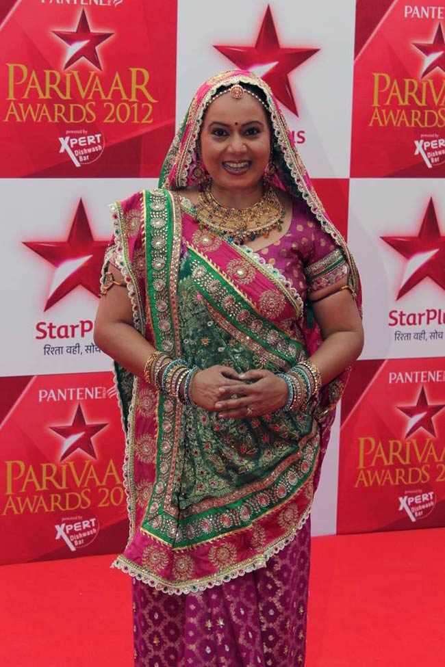 स्‍टार परिवार अवॉर्ड्स में बहुओं का जलवा | बोल्‍ड होती बालाएं