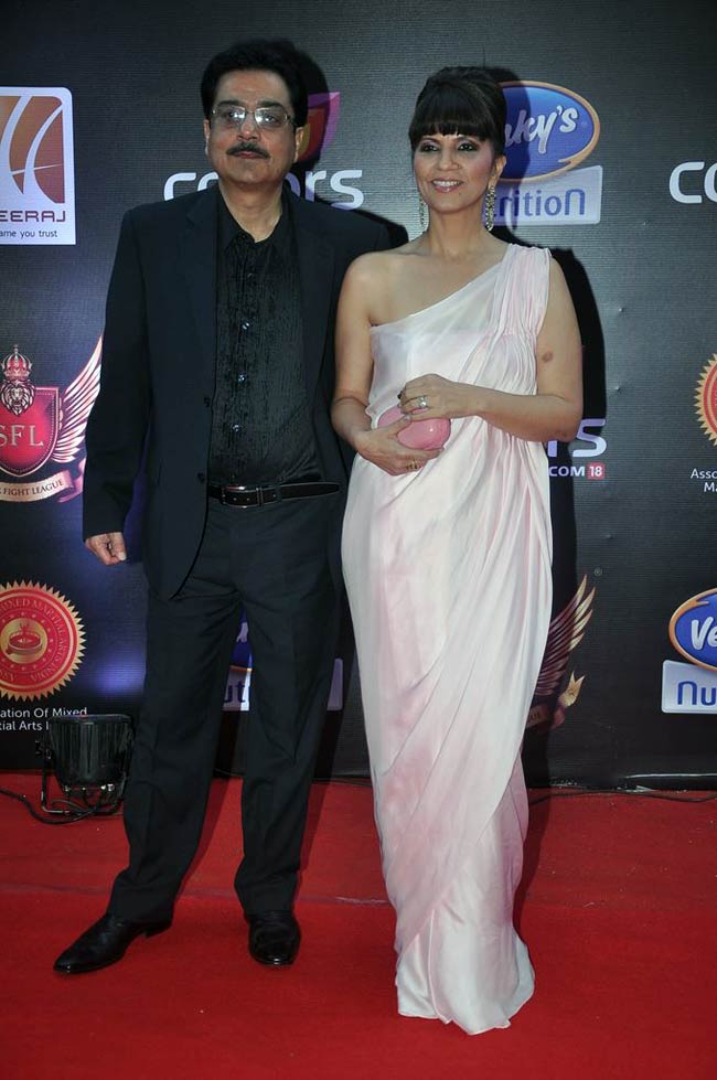 'सुपर फाइट लीग' लॉन्‍च में सितारे | सितारों की मस्‍ती