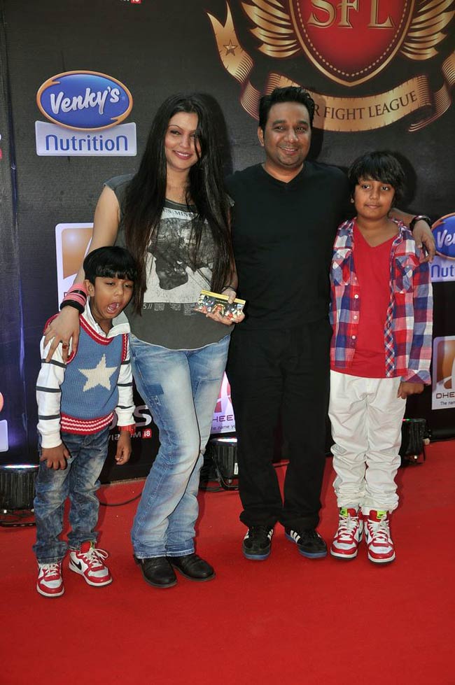 'सुपर फाइट लीग' लॉन्‍च में सितारे | सितारों की मस्‍ती